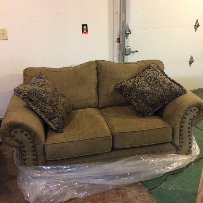 *New* Simmons--Morgan Antique Memory Foam Loveseat $300