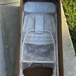 NEW: white folding chairs / NUEVO: Sillas plegables blancas  