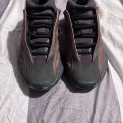 Yeezy 700 MNVN COPPER FADE