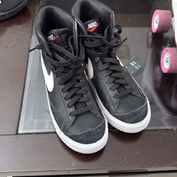 Nike Blazer Size 5.5 Youth