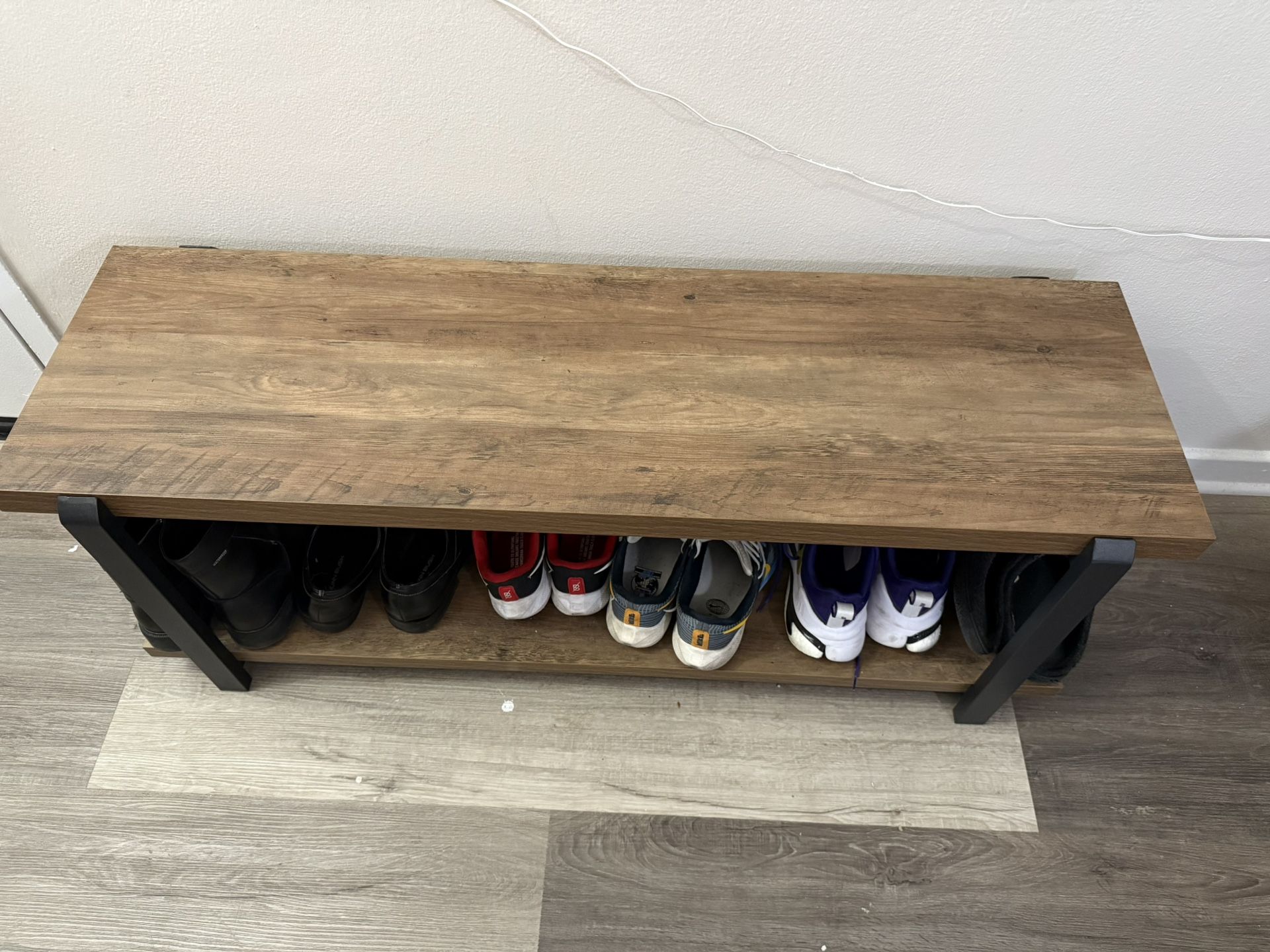 Like New Sturdy Wood Entry Way Bench 