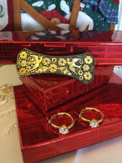 Wonderful Christmas gift ideas ! ✨🎁💕✨🛍 Gold decorated Hair Clip & Chrystal Hoop earrings
