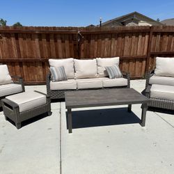 Patio Furniture ! 6 Piece Patio Set ! Patio Sofa , Two Chairs, Two Ottomans And Table ! Outdoor Furniture ! Free Delivery 