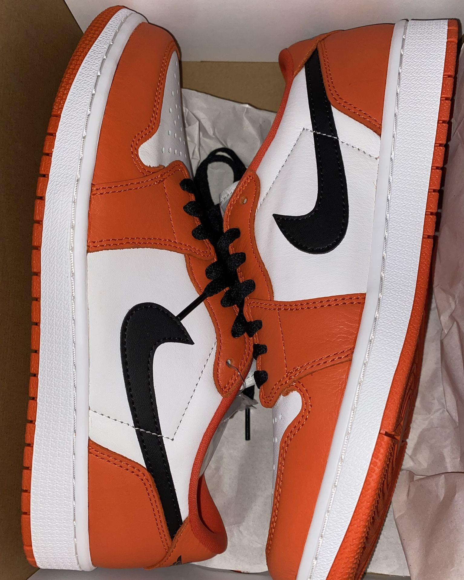 New men’s size 9.5 Jordan 1 low starfish 