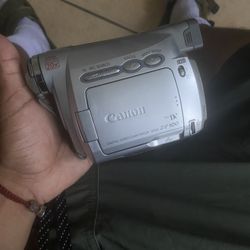 Canon ZR100 Mini DV Digital Video Camcorder