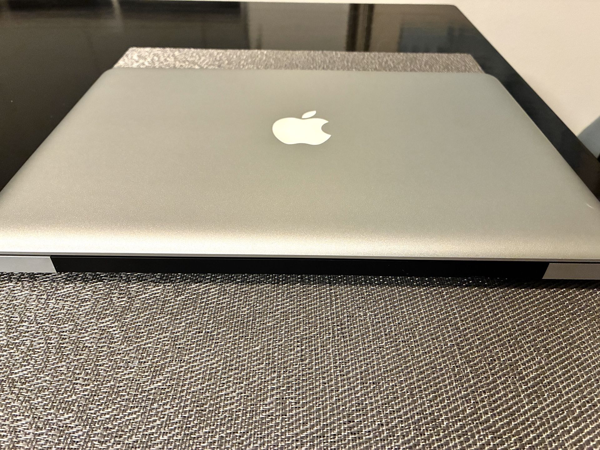  🌟 Apple MacBook Pro 13" 2.4GHz 4GB 250GB - High Sierra/Very Good Condition 