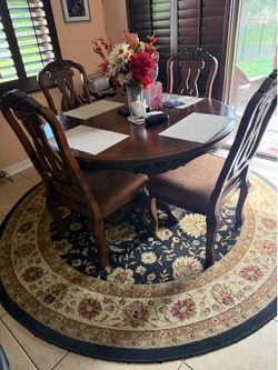 Round Dining set 54” with round rug