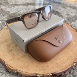 Ray ban meta Wayfarer glasses with meta Ai audio photo video transitions to lenses any color available 