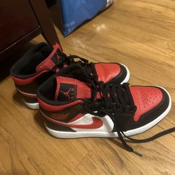 Nike Air Jordan 1 Retro Mid Size 9