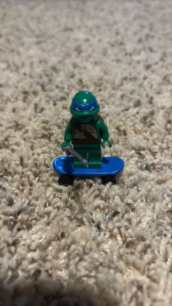 TMNT Leonardo-Turtle lair- 10669