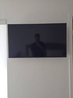 LG 55" Class 4k UHD LED lCD TV with Wall Mount