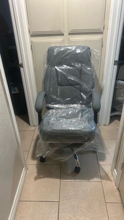 Office /gaming chair gray reclines footrest