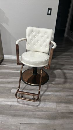 Chair cosmetologist hairstyling
