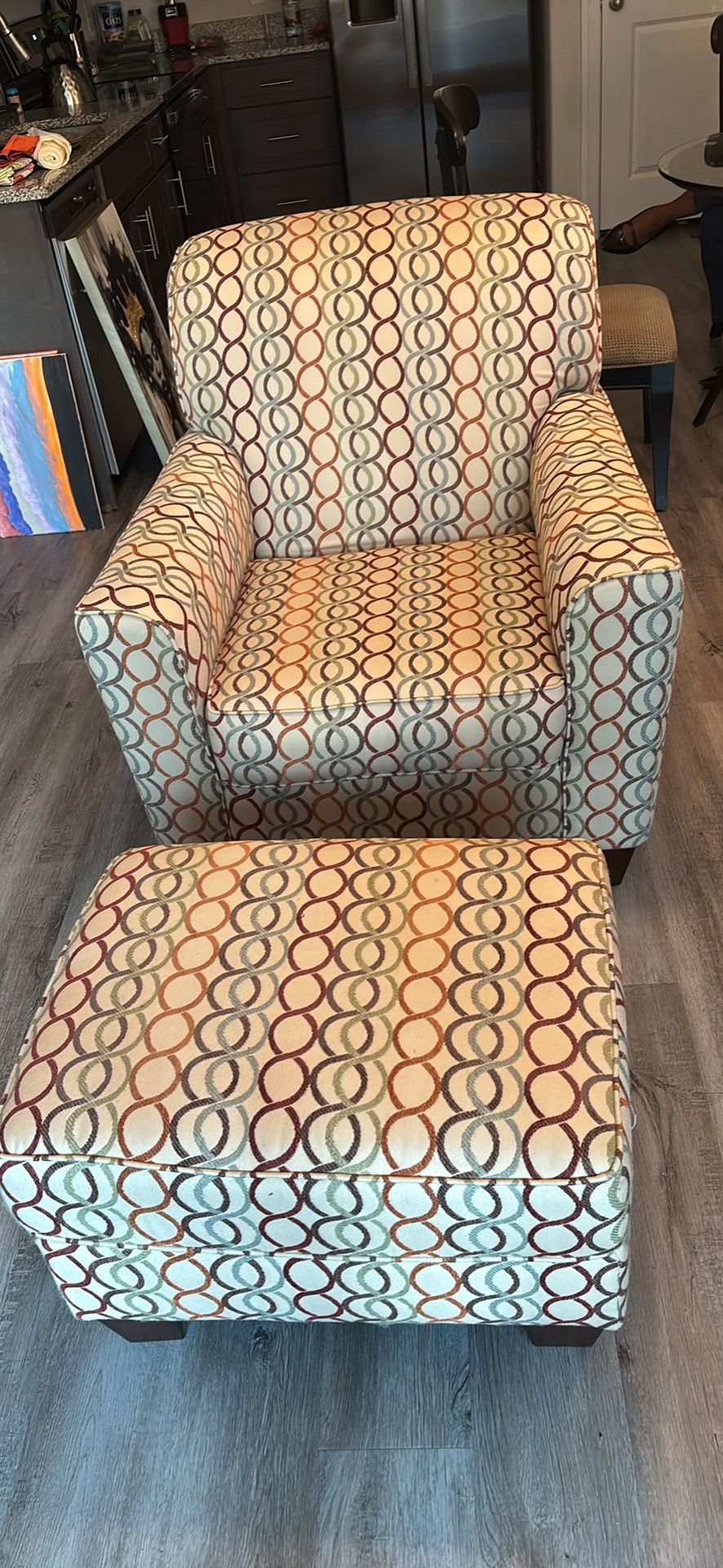 Chair / Accent Chair 
