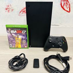Xbox Series X - 1 TB Bonus 1 Game and Battery ( Used Very New )