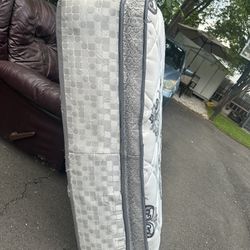 Full size mattress & boxspring