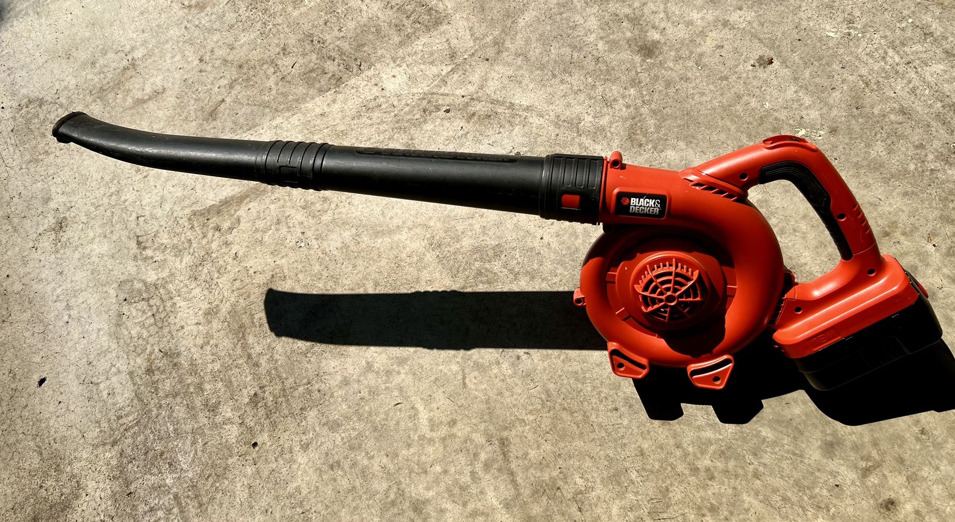 BLACK & DECKER 18V Cordless Leaf Blower