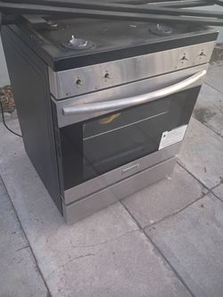 Empava Stove for $300 Used 1.6 years- 32 inch Width