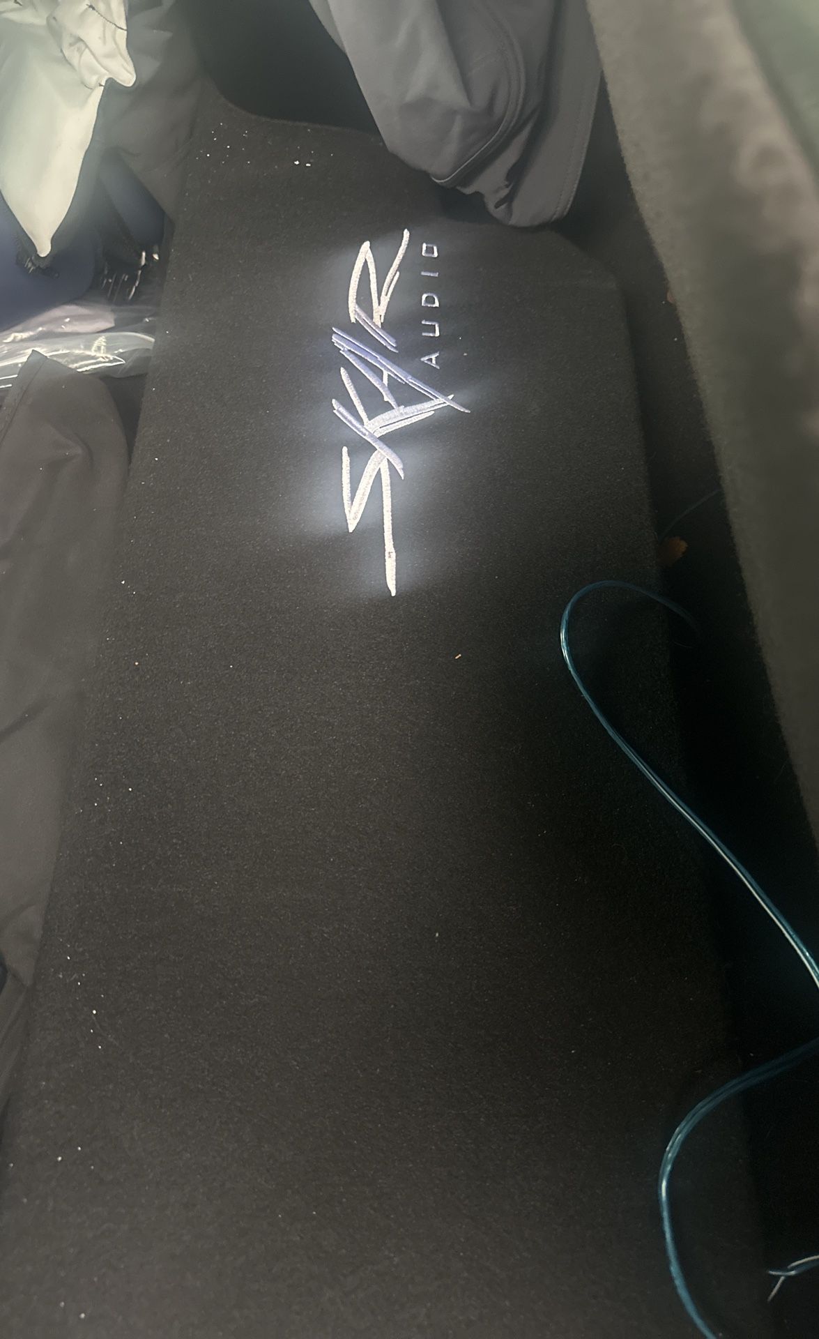 Skar Audio Box And 2 10 Skar Subs