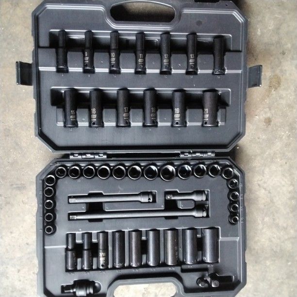 Gearwrench 3/8in. Drive 6-Point SAE and Metric Stancard and Deep Impact Socket Set with Case (49-Piece)