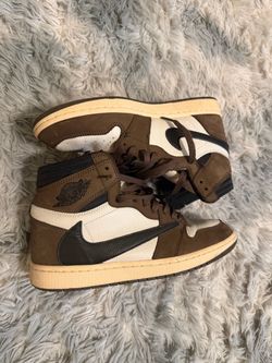 TRAVIS SCOTT JORDAN 1 SIZE 9 MEN