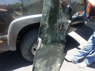 Ford expeditio 2001 back glass