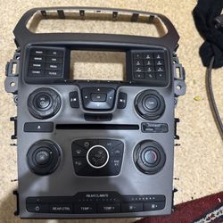 2013-2015 Ford Explorer  AM/FM CD Player Radio Receiver DB5T-18A802-AA