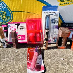 Make Up Boxes 📦 Available ‼️