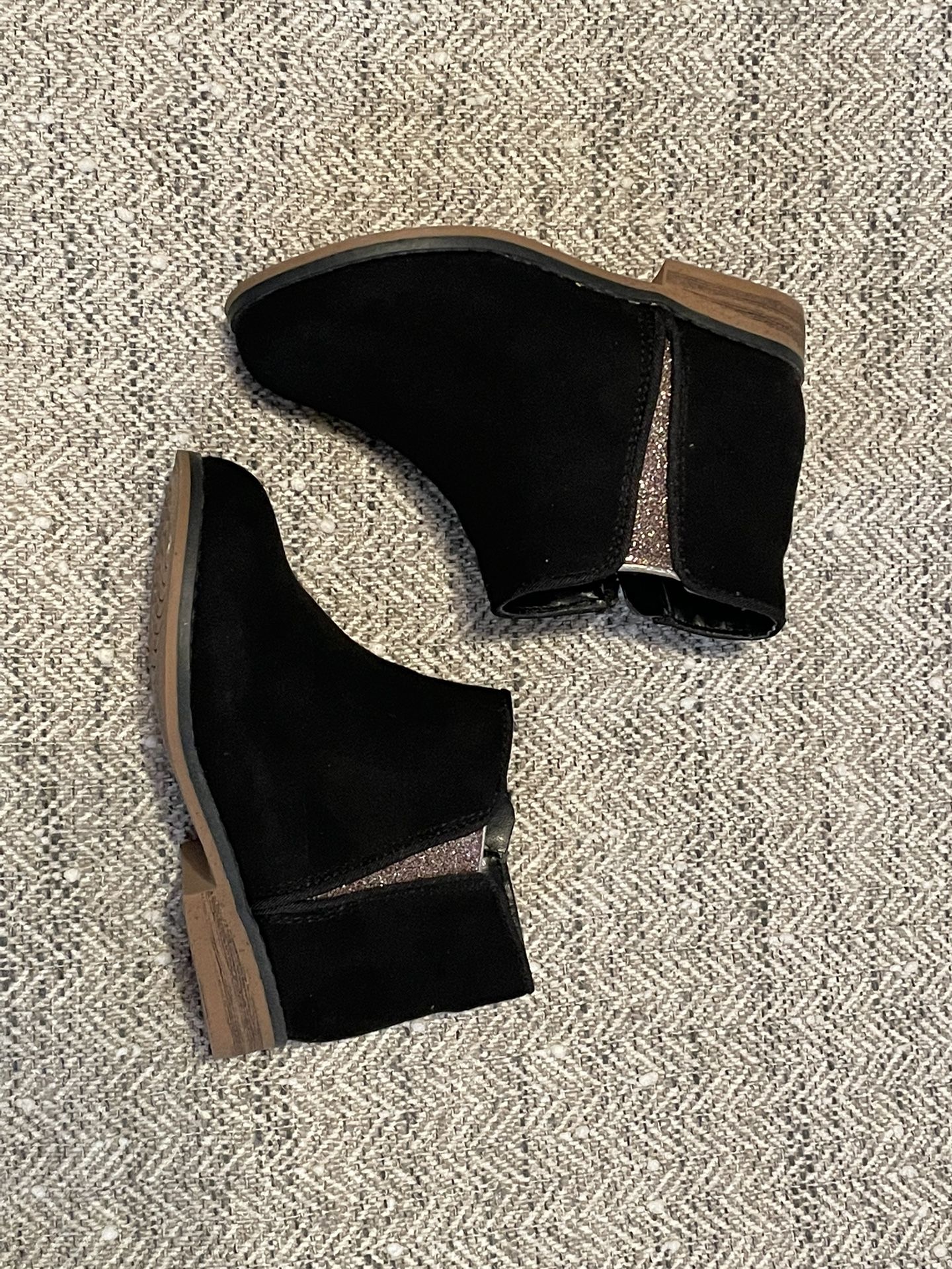 Girls Cat & Jack Black Suede Booties – Size 8 – $3