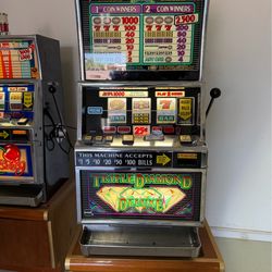 TRIPLE DIAMOND SLOT MACHINE