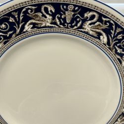 8 Wedgwood, Florentine Porcelain Dinner Plates
