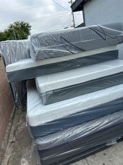 Full Size Mattress Pillow Top 12"     new Mattress in a plastic sealed