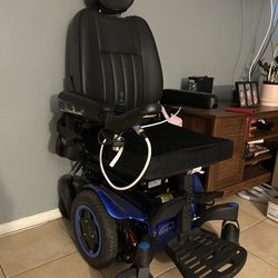 Electric wheelchair