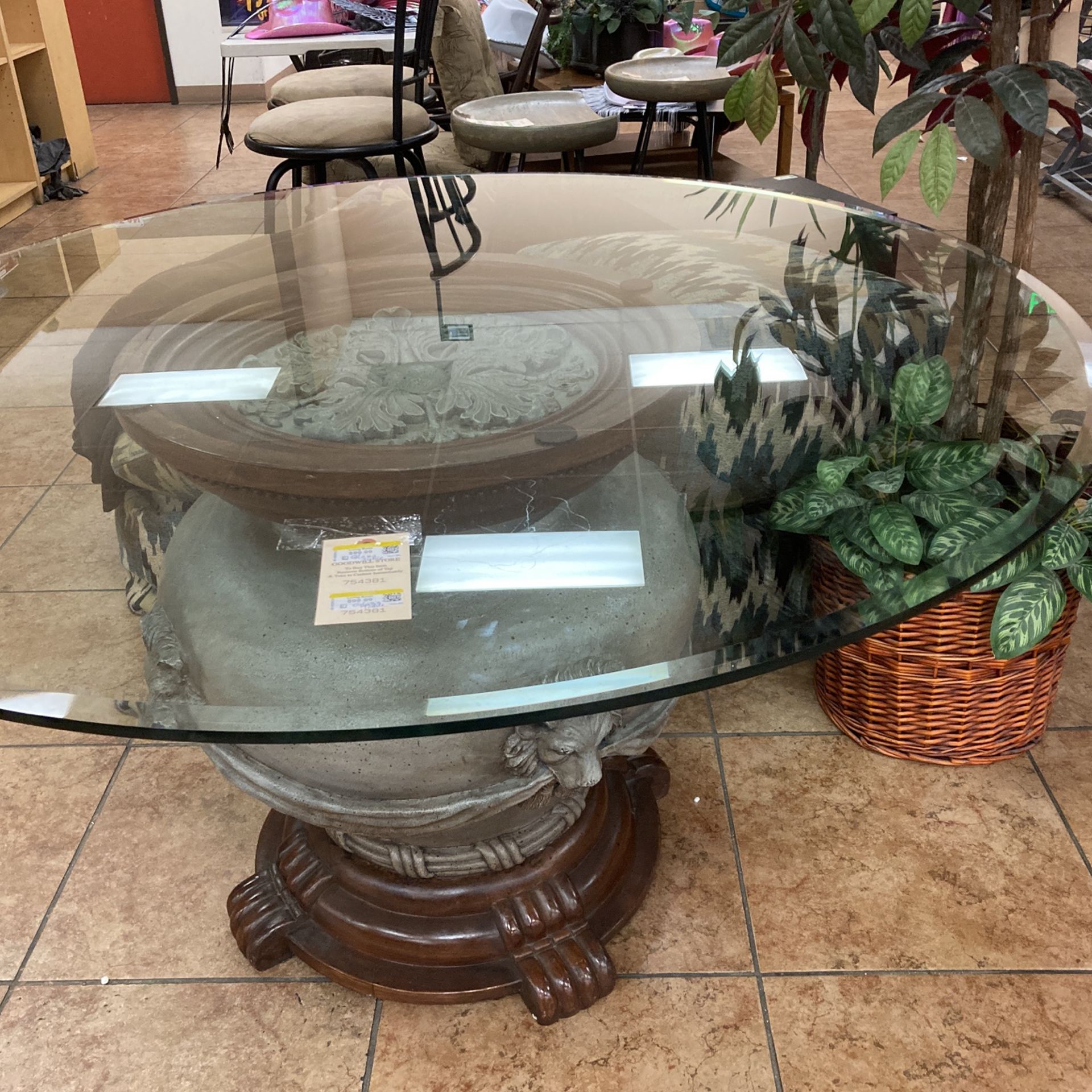 54” Diameter Glass Table With Base. Goodwill La Quinta 79640 Hwy 111 La Quinta Calif 92253