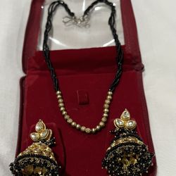 Costume Jewelry set - Necklace with matching earrings- pierced