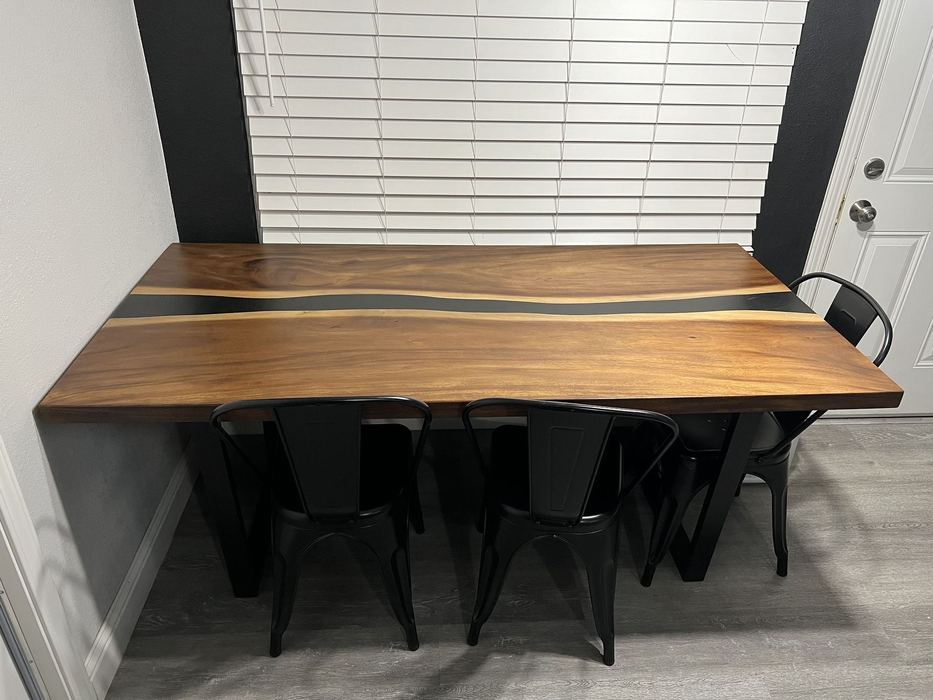 Dining Table + Chairs 