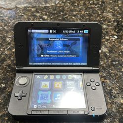 Nintendo 3DS XL With Case And Pokémon Ultra Moon Game