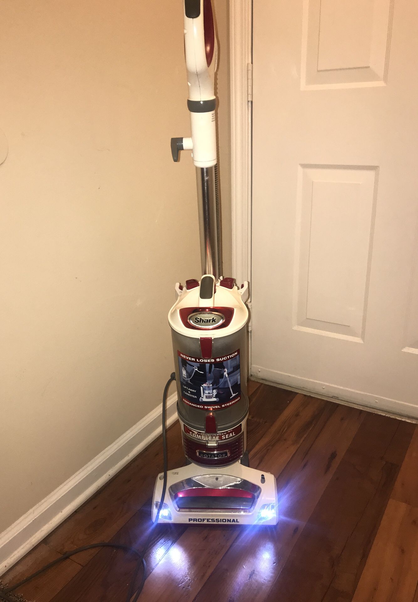 Shark 🦈 vacuum cleaner MODEL NV501