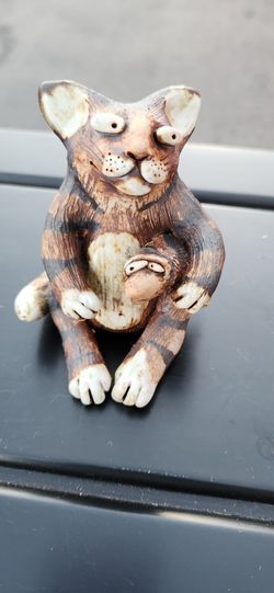Vintage Wild Earth L88 Cat Holding Fish Figurine