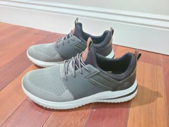 Skecher shoes (Mens Size 8.5)
