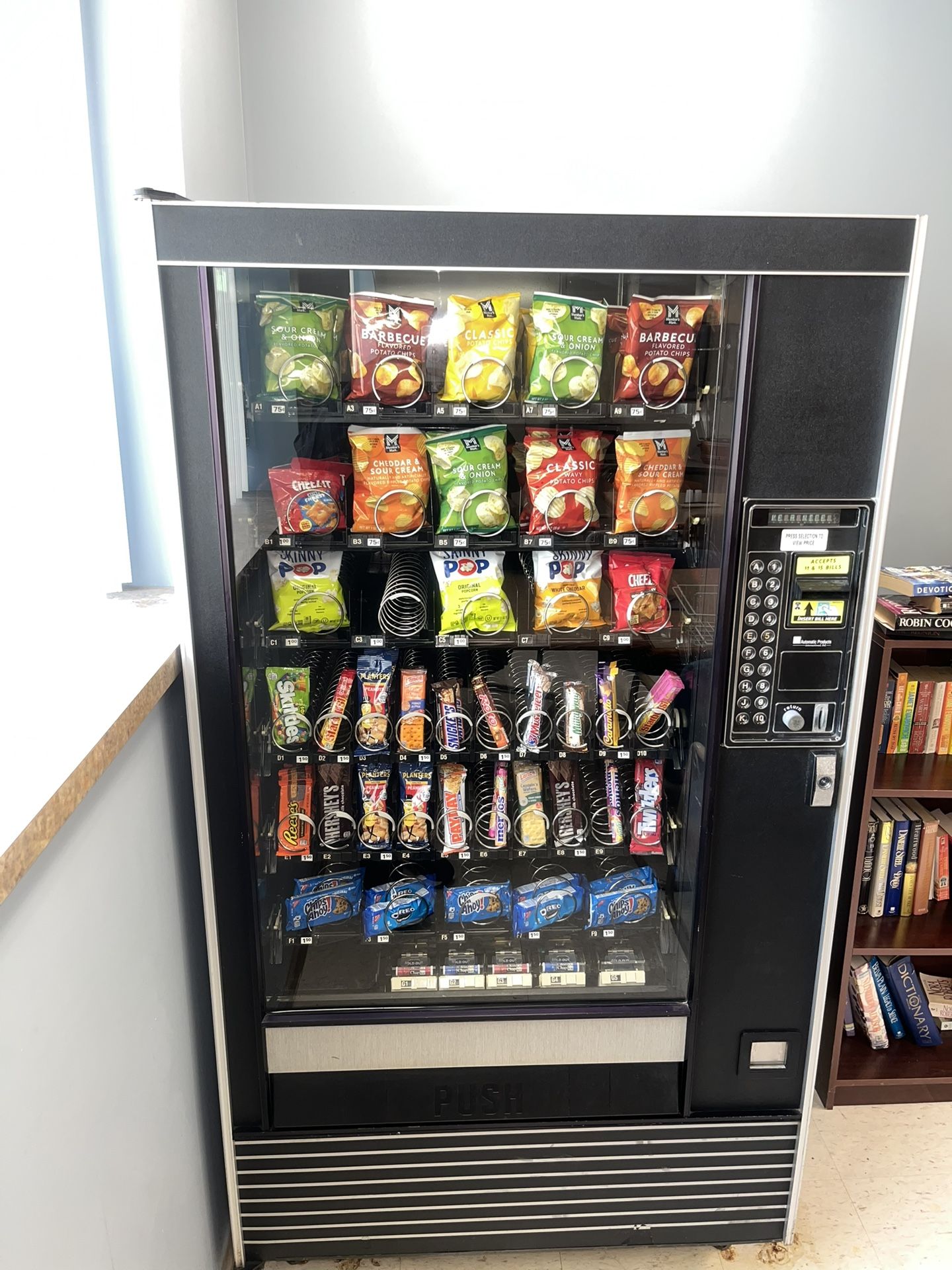 Automatic Products Snack Vending Machine