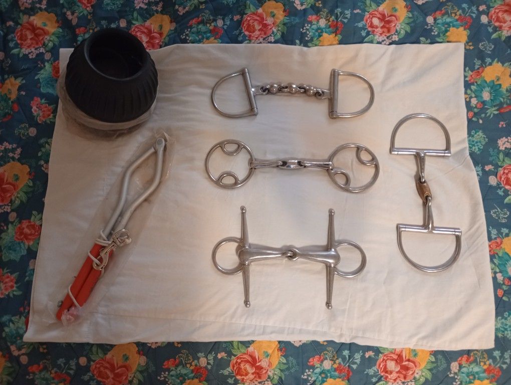 Bridle Bits. Nose Clamps Basic Plastic Boots 