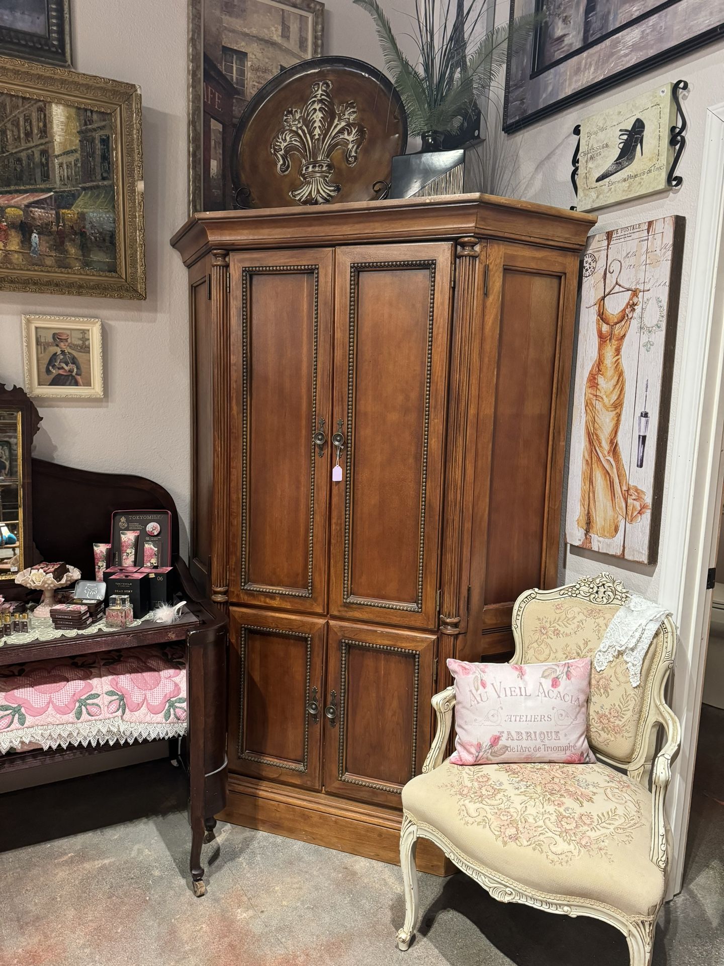 Free Corner Wood Entertainment Center for Sale in Sumner, WA OfferUp