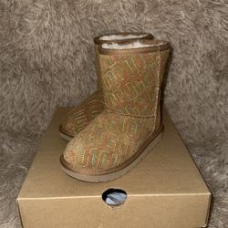 Girl UGGs- Graphic Stitch