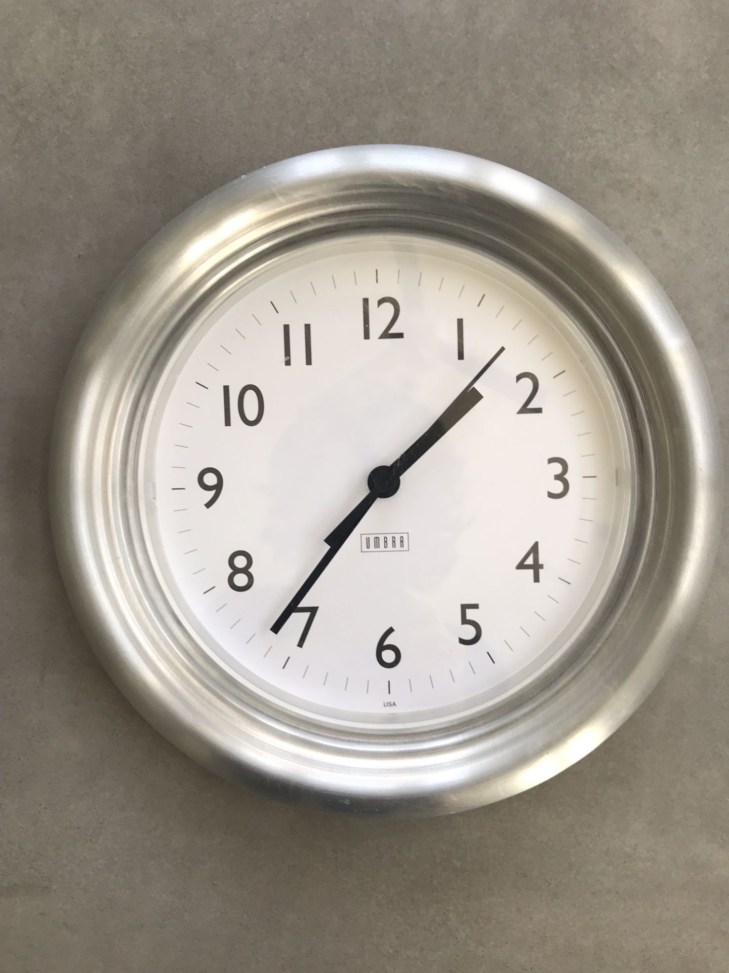 Wall clock - working, 9.5 inch diameter
