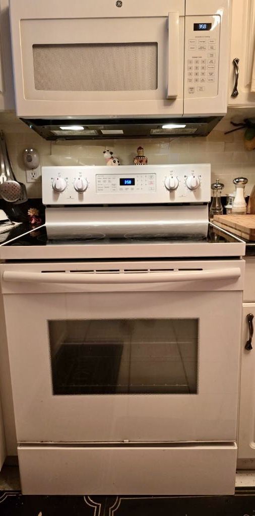 Kitchen Stove / Microwave/ Fridge or Individually / Refrigerador, Horno & Microonda  O Individual 