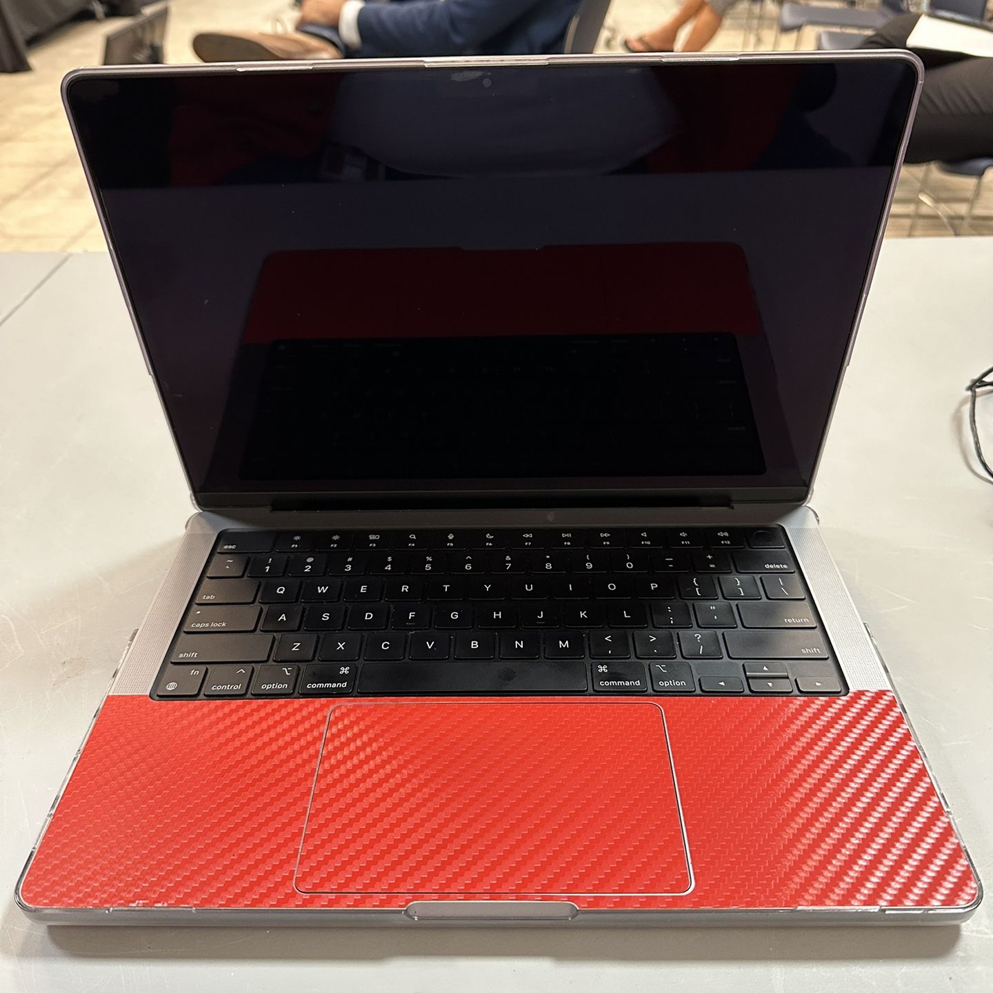 MacBook Pro M1 - Wrapped in Red