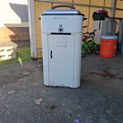1951 Vintage WestingHouse Toaster-Oven With Matching Cabinet Stand