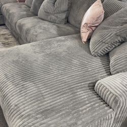 OM• $38 Initial • Brand New// Lindyn 5 Piece Sectional)) Couch 