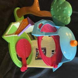 Junior Puppy Dog House- Disney- Sold as is with parts shown only 